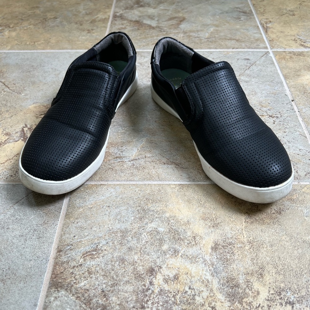Dr Scholls black shoes